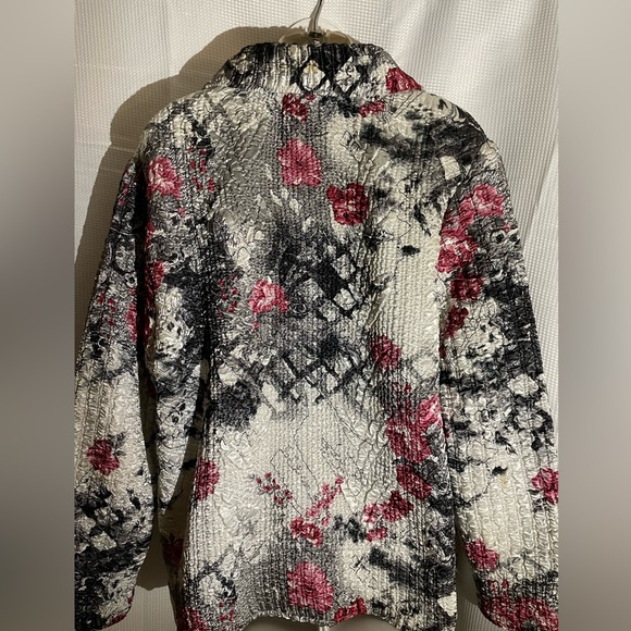 ABC collection crinkly ribbed satin material long sleeves jacket - Picture 3 of 11